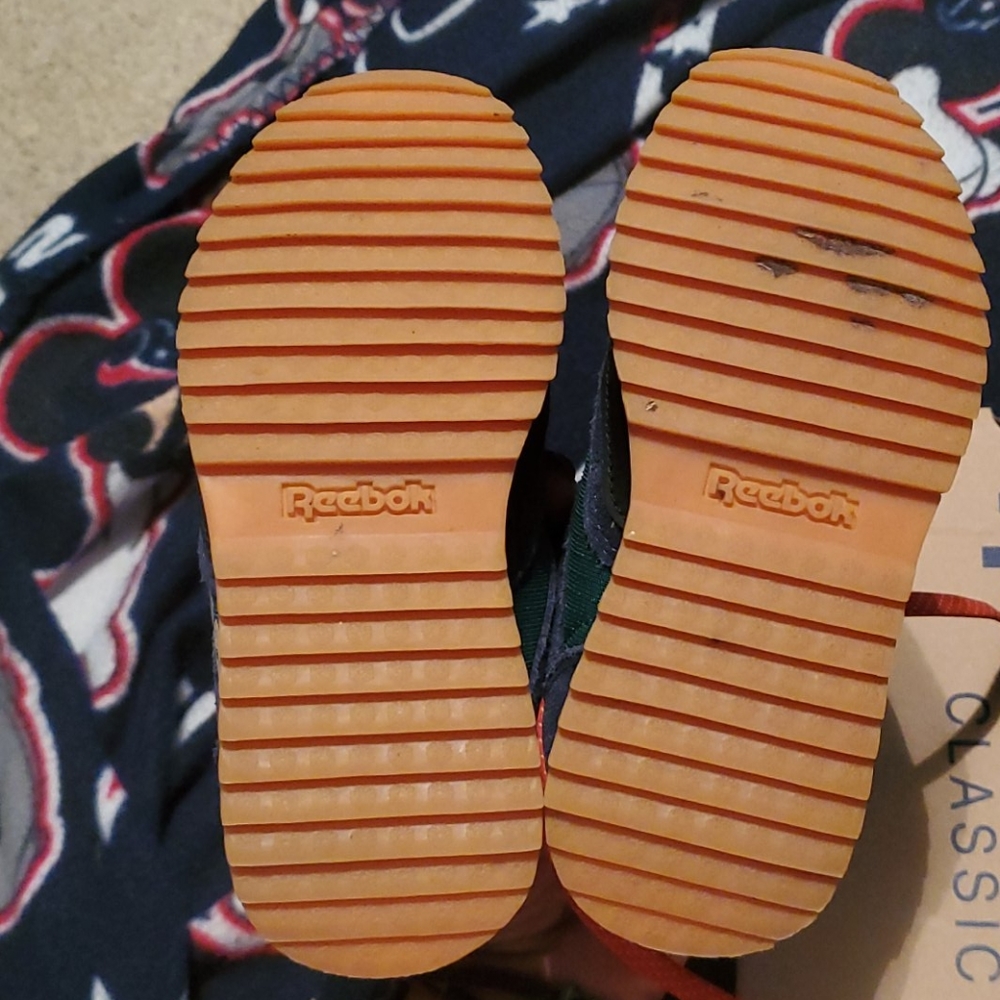 Sneakers - Picture 4 of 5